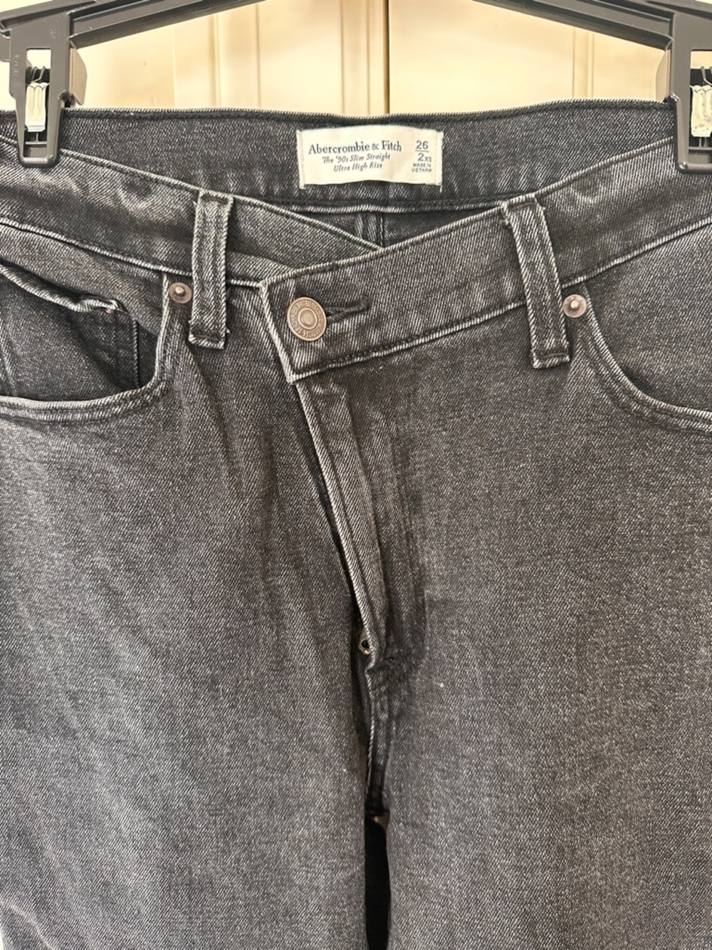 Abercrombie & Fitch Women’s Black High-Rise Straight Jeans